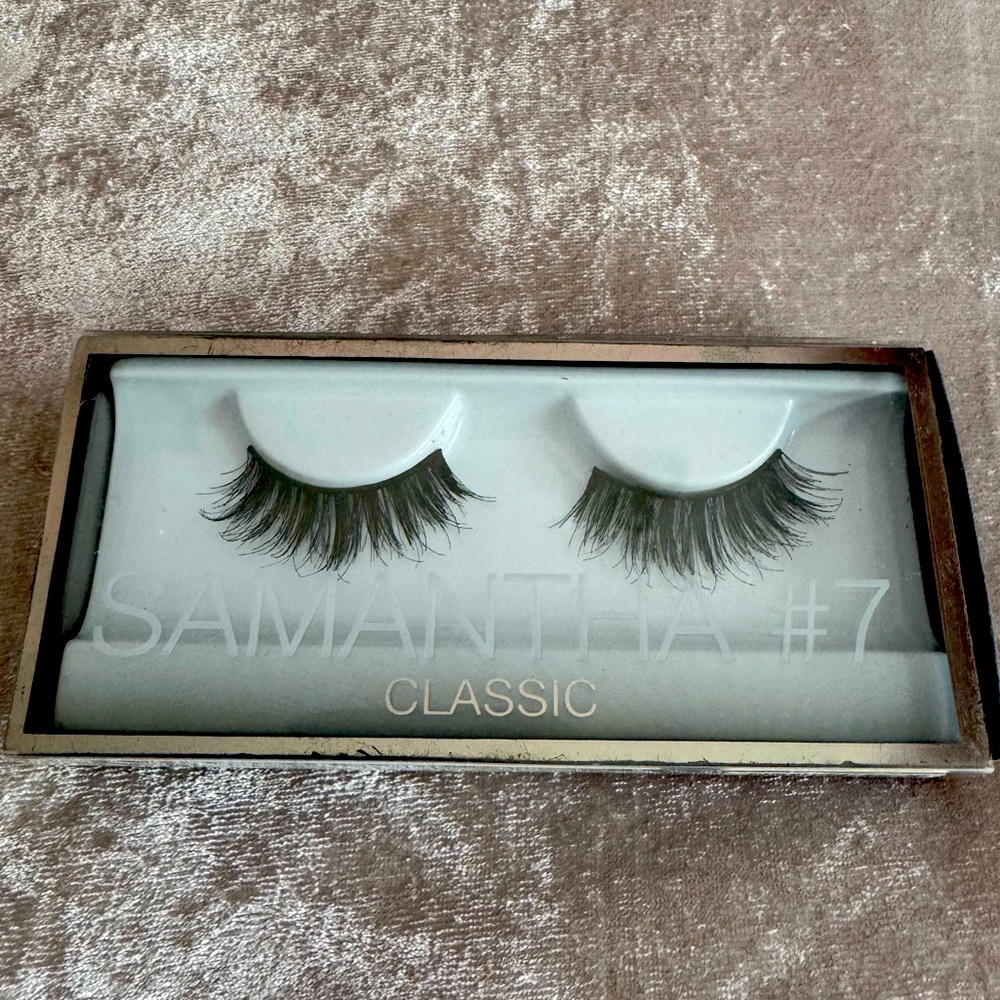 Huda Beauty Samantha classic false Lashes